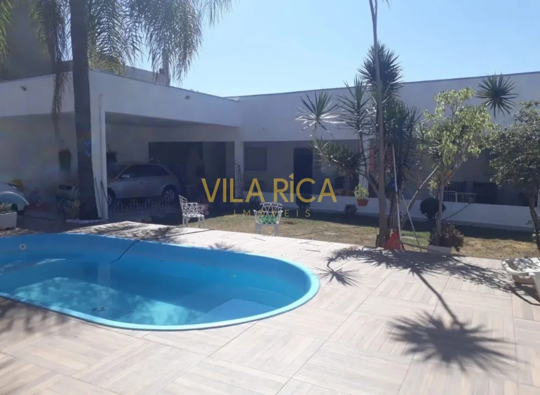 Vila Rica imóveis vende: Casa Escriturada com 03 Quartos, sendo 01 Suíte com Clo...