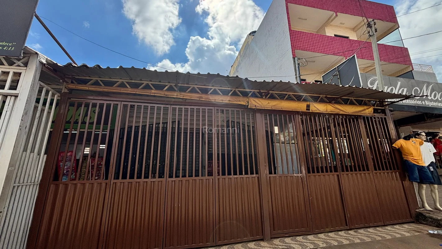 Oportunidade em Samambaia – QR 405, Conjunto 14Excelente imóvel com lote misto, ...