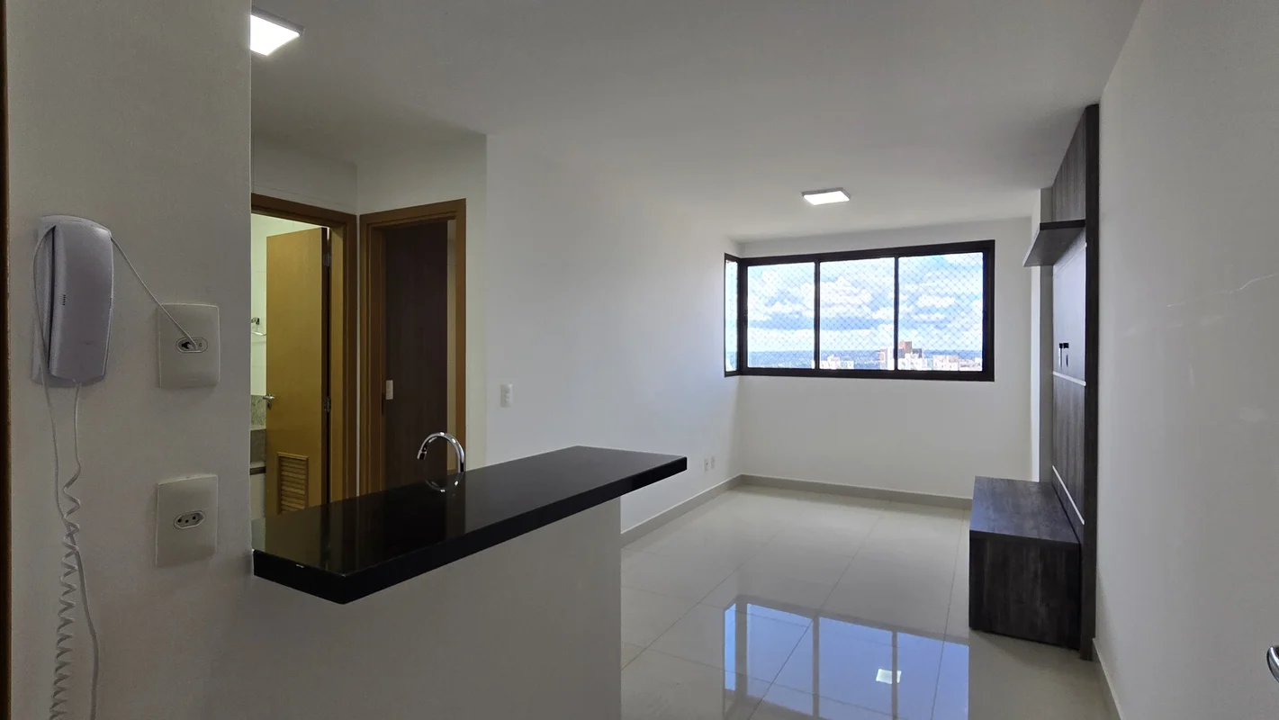 Lindo apartamento de 1 quarto com 33m², e 1 vaga de garagem coberta.Com armários...