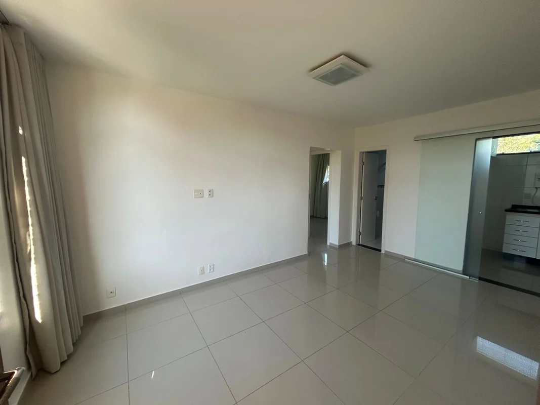 VENHA MORAR BEM, APARTAMENTO REFORMADO E DESOCUPADO, QUADRA BEM TRANQUILA E ARBO...