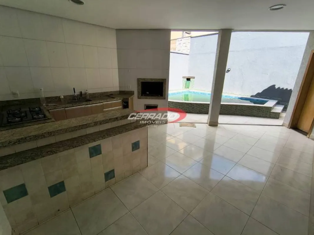 Casa térrea contem 03 suites plenas , toda no porcelanato , armários em todos os...