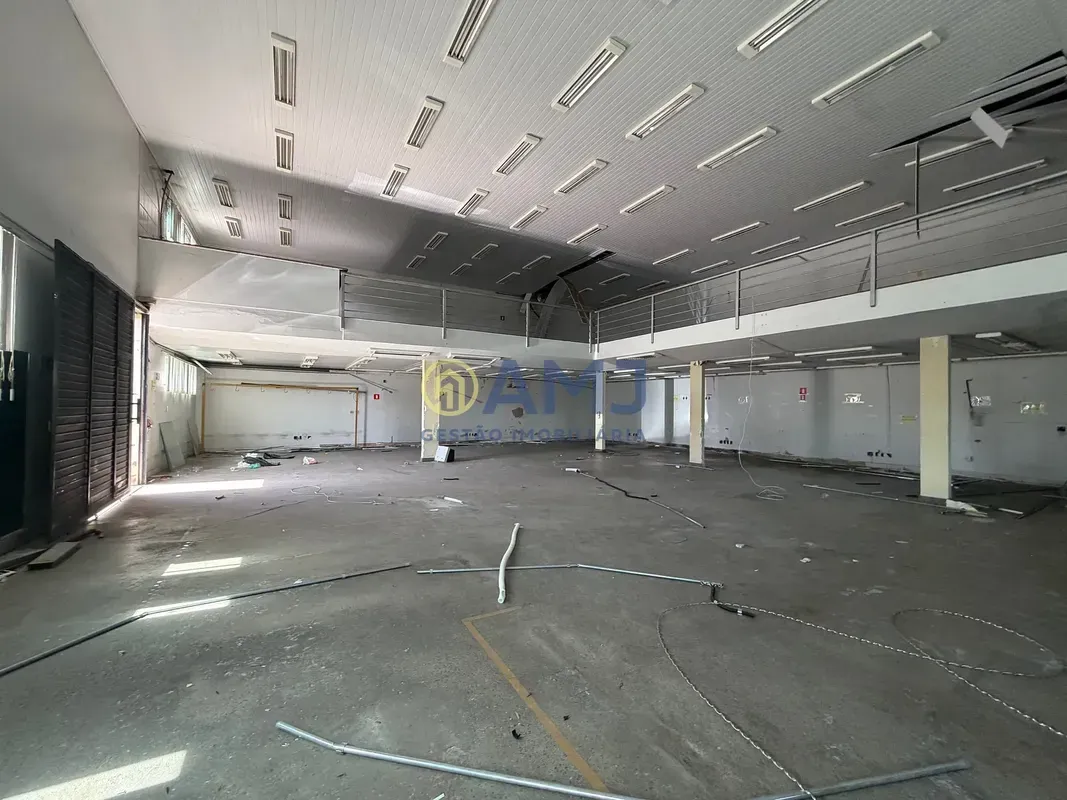 OPORTUNIDADE DE LOCAÇÃO GALPÃO COMERCIAL NO SETOR COIMBRA Situado na esquina da ...
