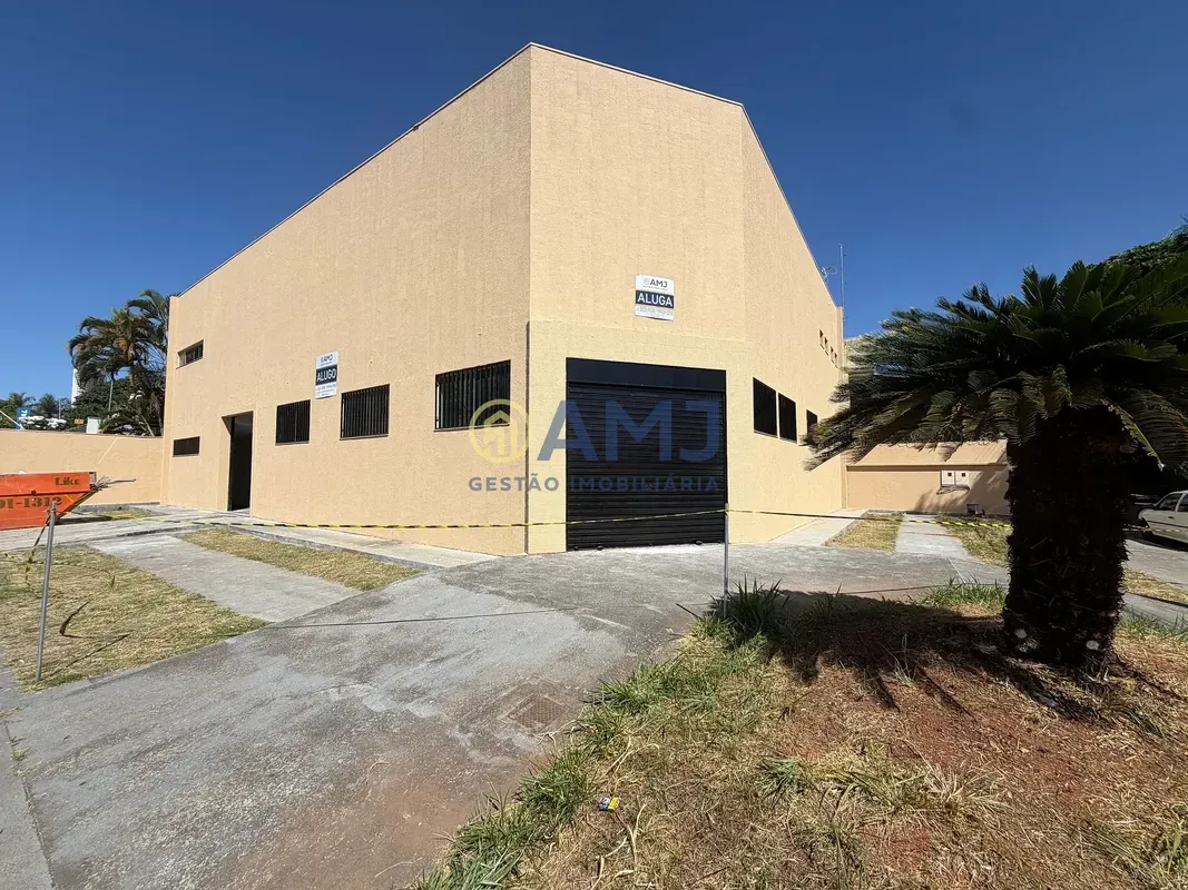 OPORTUNIDADE DE LOCAÇÃO GALPÃO COMERCIAL NO SETOR COIMBRA Situado na esquina da ...