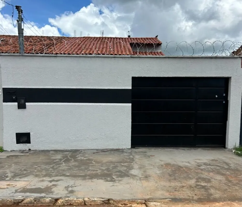 Casa Residencial à venda com 150m² e 2 quartos sendo 1 suíte no Bairro São Franc...