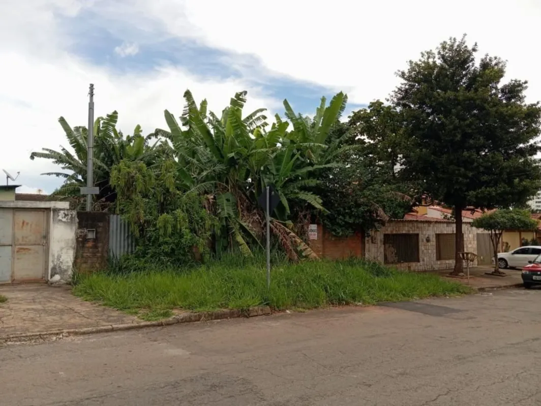 Lote de terras para construção com 39,00m² (13x30) localizado próximo a Praça da...