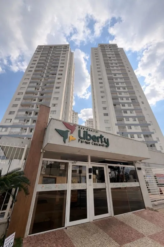 Apartamento com 03 quartos sendo 01 suíte, completo em armários, sala, sacada, c...