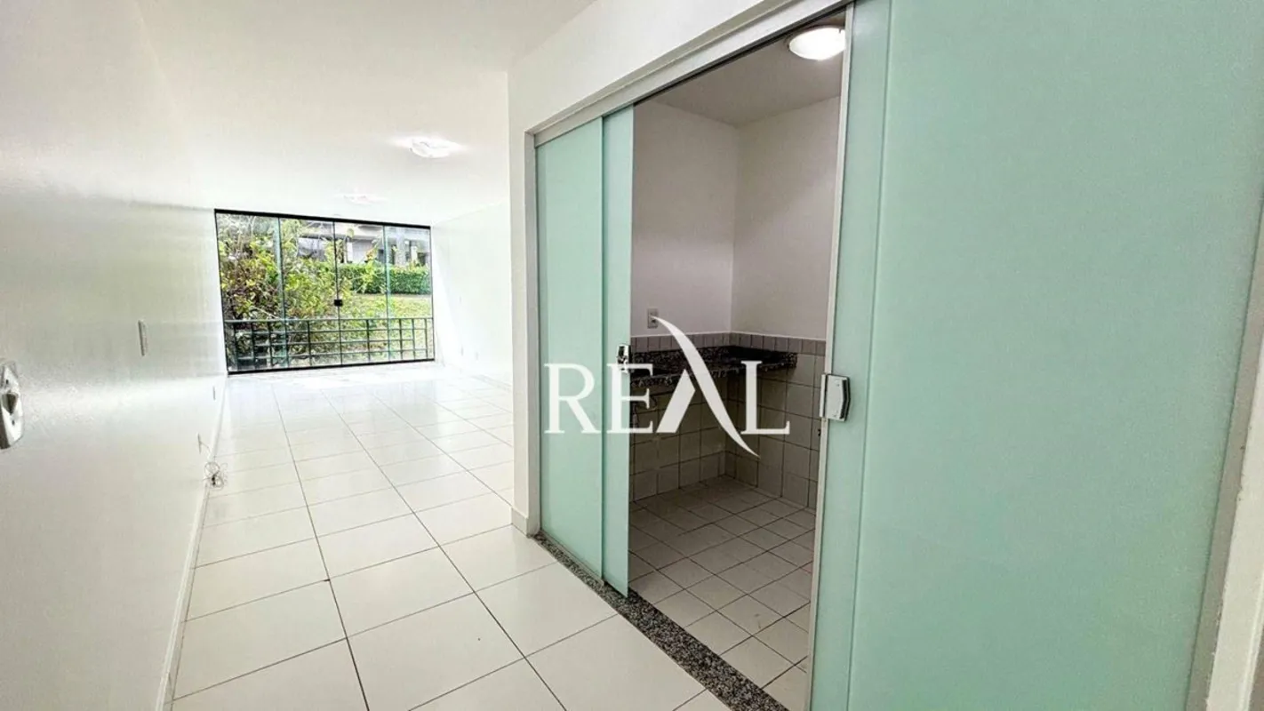 A Imobiliária Real apresenta este excelente Kit / Sala comercial para aluguel no...