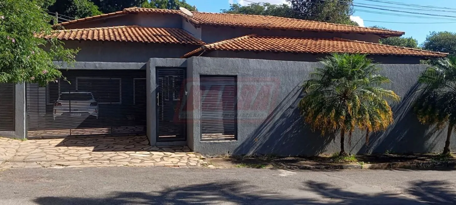 1. Resumo4 Quartos, sendo 2 suítes | Sala rebaixada | Cozinha | Copa | Banheiro ...