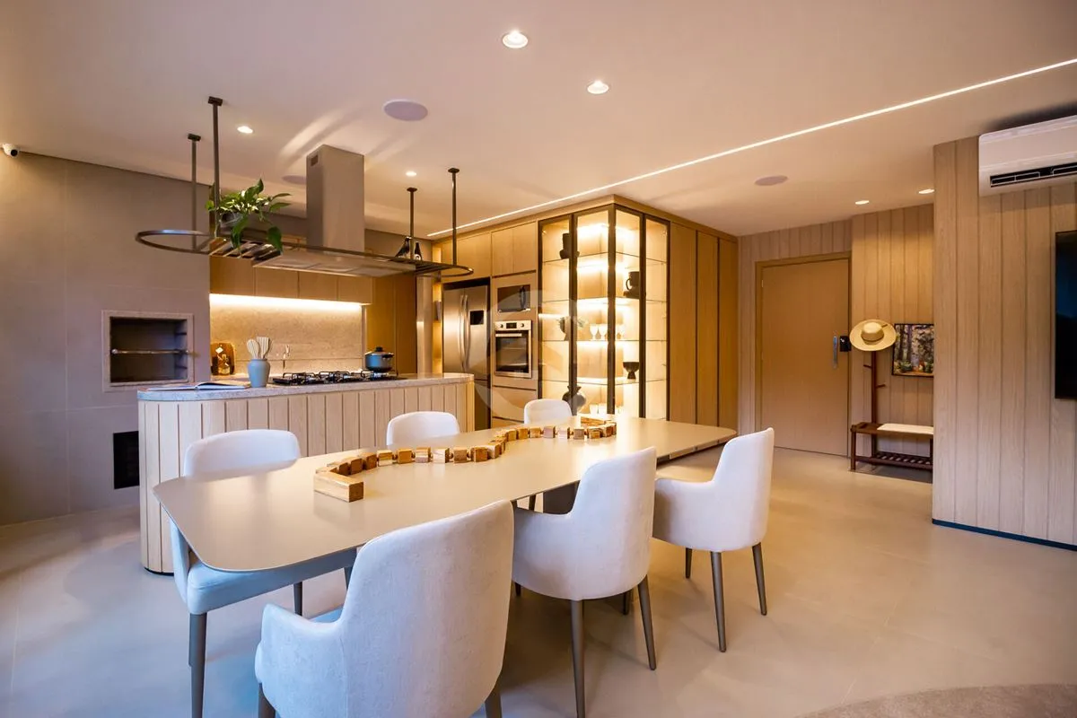 Este esplêndido apartamento de alto padrão, localizado no renomado bairro Jardim...