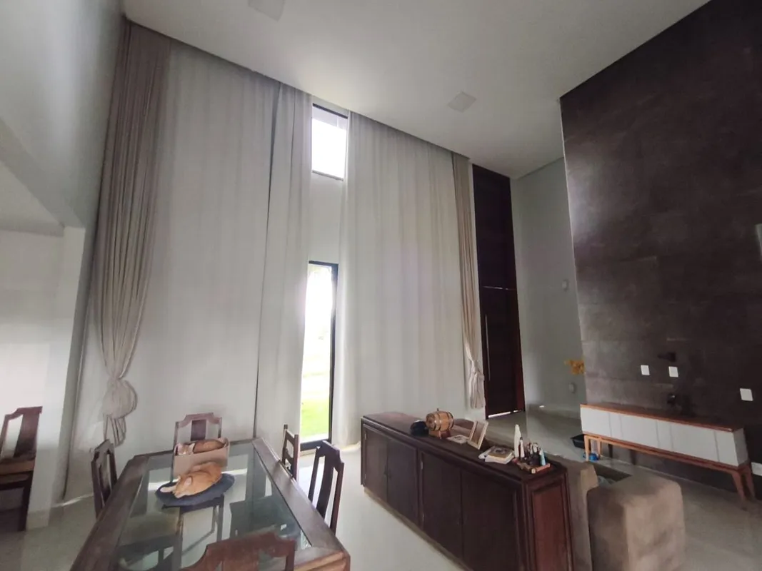 Casa com Arquitetura Sofisticada em Condomínio de Chácaras – Casa Principal + Ed...