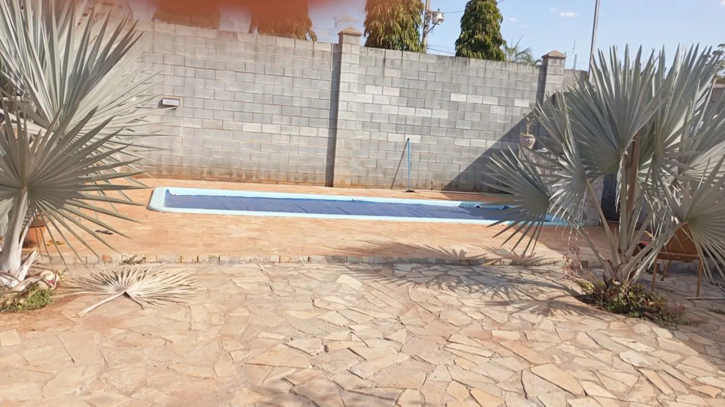 CASA / CHÁCARA - Estancia Vargem BonitaÁrea do terreno: 1.329 m²Área construída:...