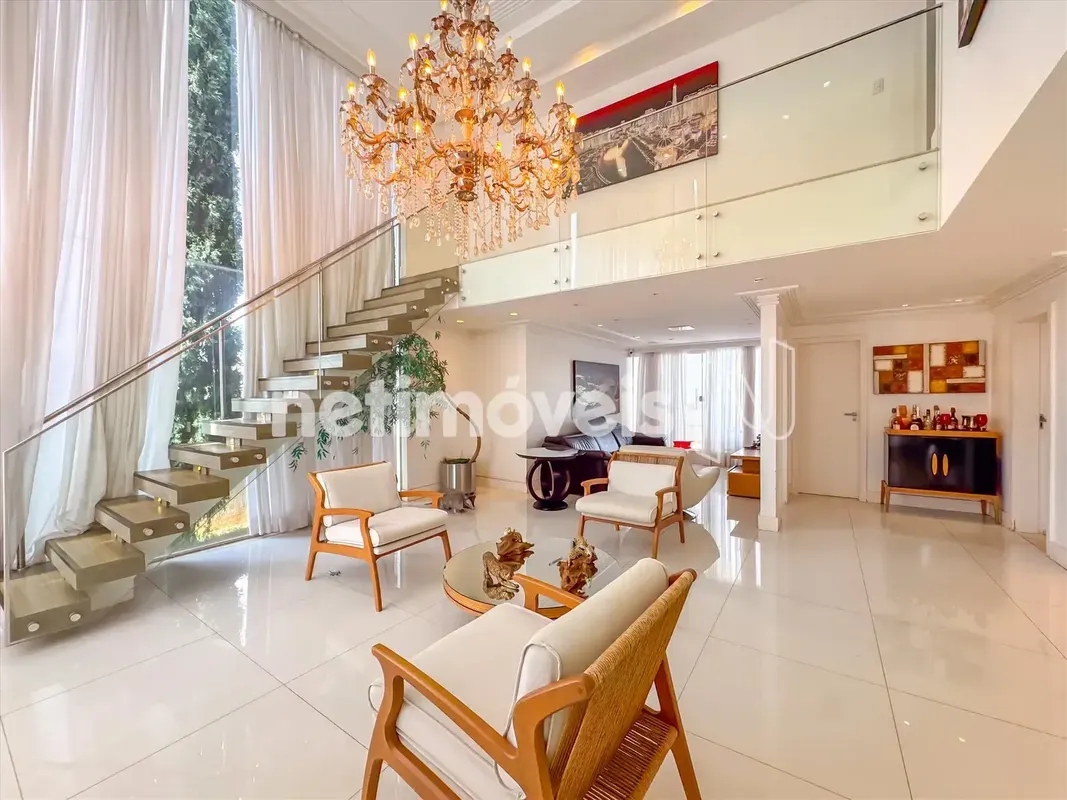 Arniqueiras – Ao lado do Park WayLote 1.200m²Casa ampla, 3 pavimentos, ótimo aca...