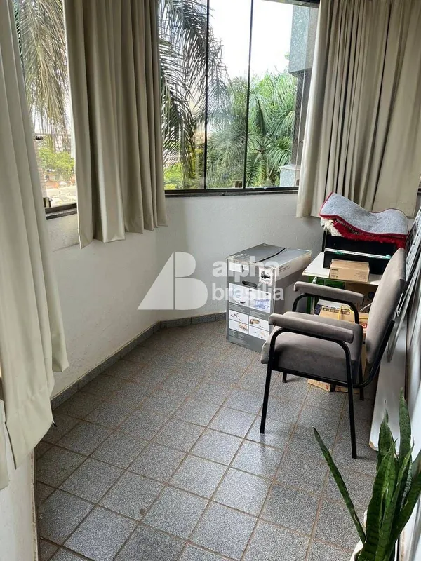 Excelente oportunidade em uma das quadras mais valorizadas do Sudoeste. Apartame...