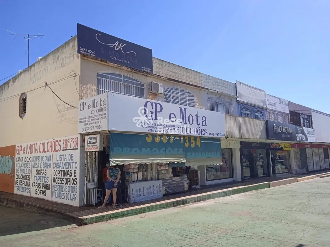 ESTA EXCELENTE OPORTUNIDADE SALA NA QUADRA 08 BL 10- Sala ampla, situada no prim...