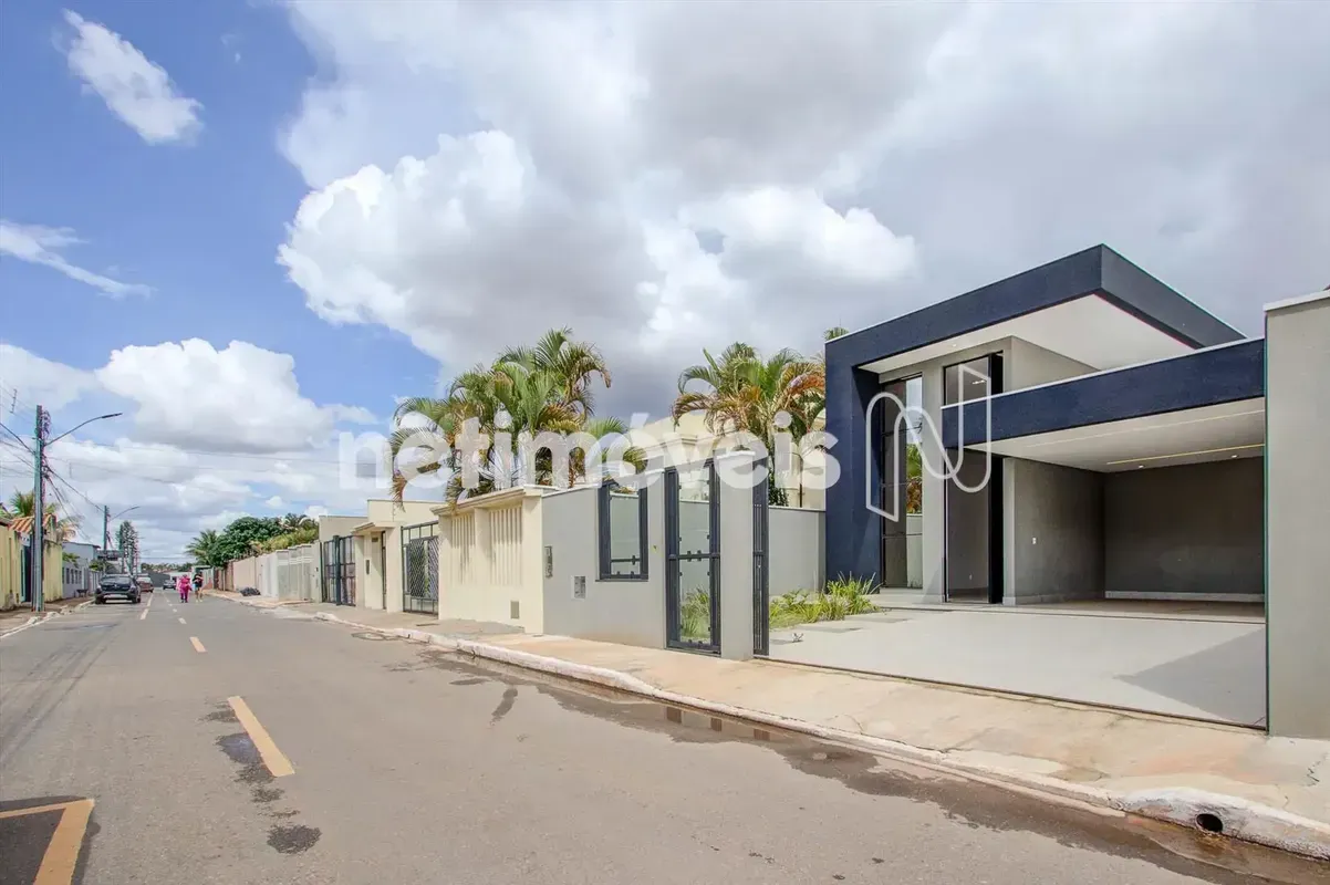 Casa de Alto Padrão à Venda – Vicente Pires Excelente oportunidade para quem bus...