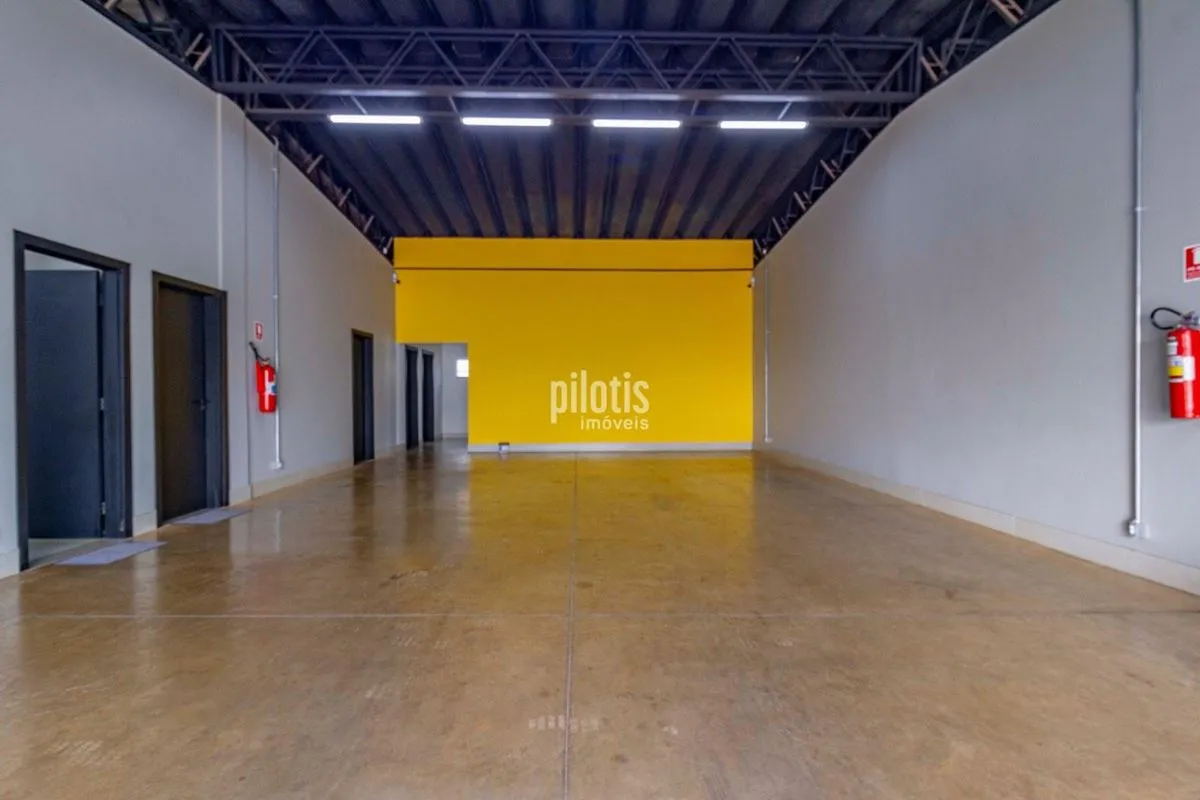 LOTE COM GALPÃO RECÉM REFORMADO, ONDE INCLUI UMA ÁREA DE GARAGEM E ESCRITÓRIOS. ...