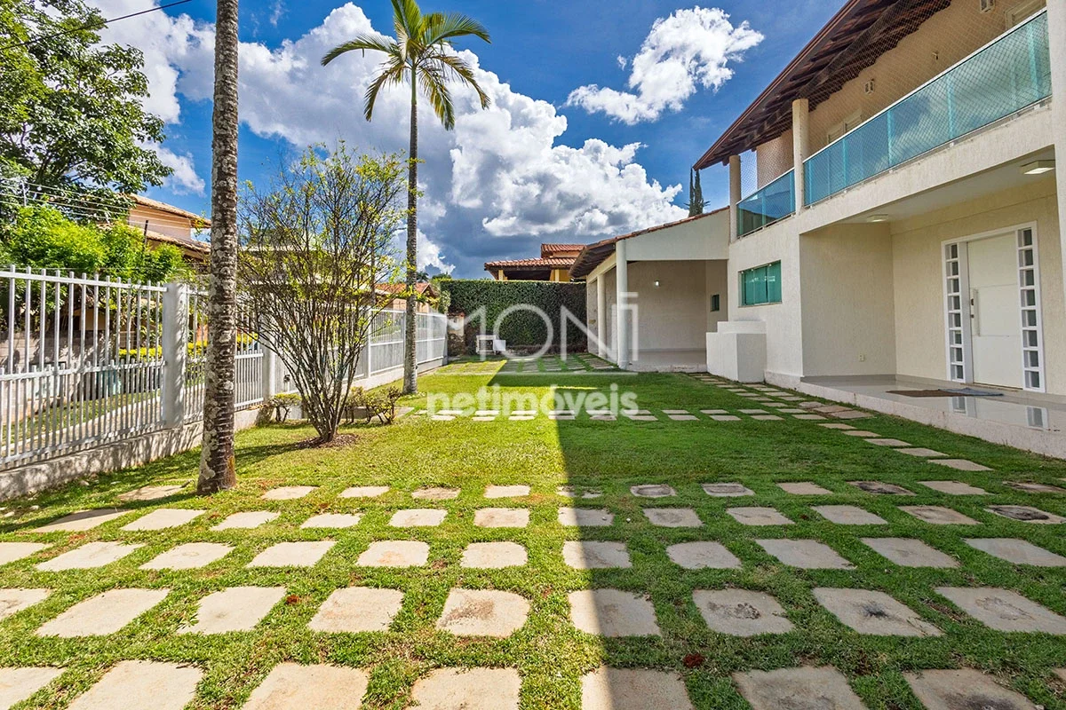 Casa Nascente | Retrofit | 4 Quartos | 3 Suítes Apresentamos uma excelente oport...