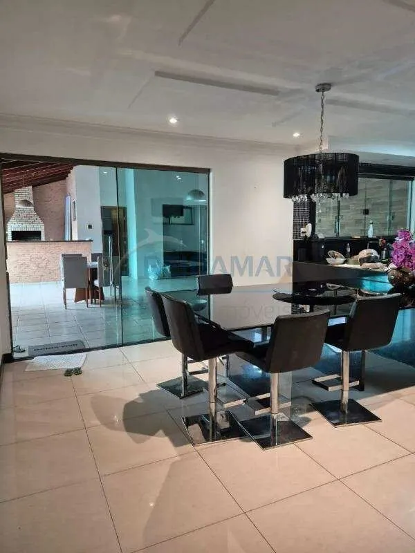 Casa em Condomínio Fechado | 4 Quartos | 1 Suíte | 5 Vagas de Garagem - Rua 06, ...