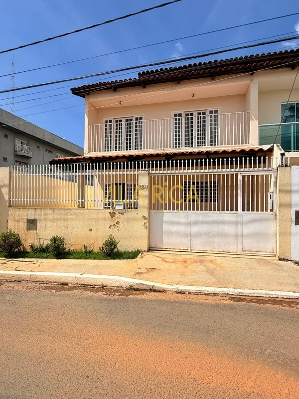 Vila Rica imóveis aluga: Casa com 03 Quartos, sendo 01 Suíte e Quintal com Árvor...