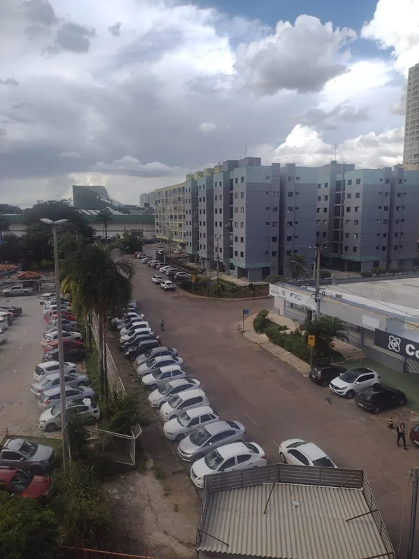 APTO DE CANTO, PORTA DE MADEIRA, PINTURA CONSERVADA, PISO NA CERAMICA, JANELA CO...