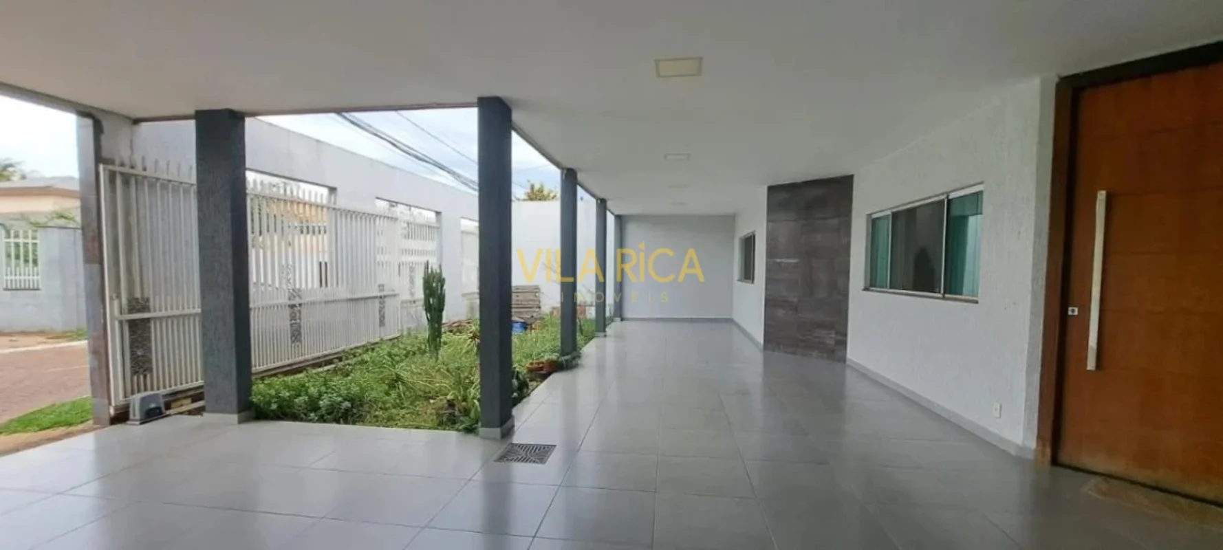 Vila Rica imóveis vende: Casa na Laje com 04 Quartos e 02 Suítes.Condomínio Fech...