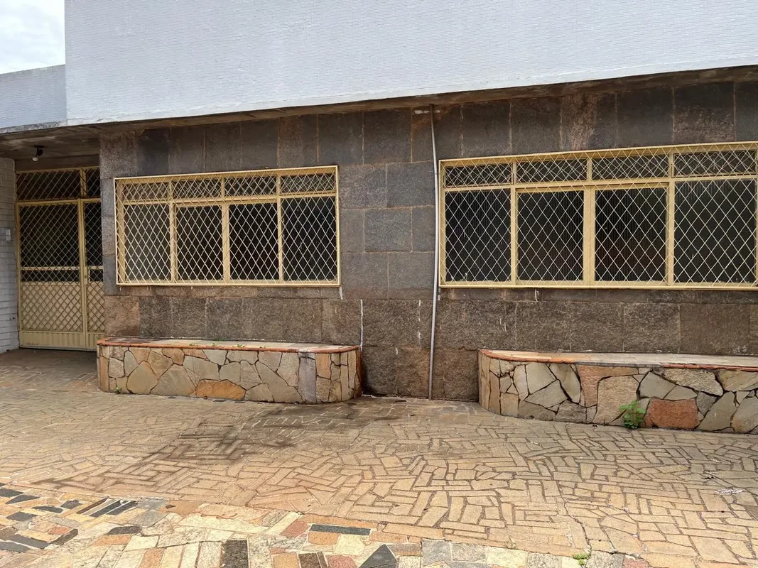  Ótima casa com 3quartos sendo um suíte Sala boa, cozinha boa, área de serviço c...