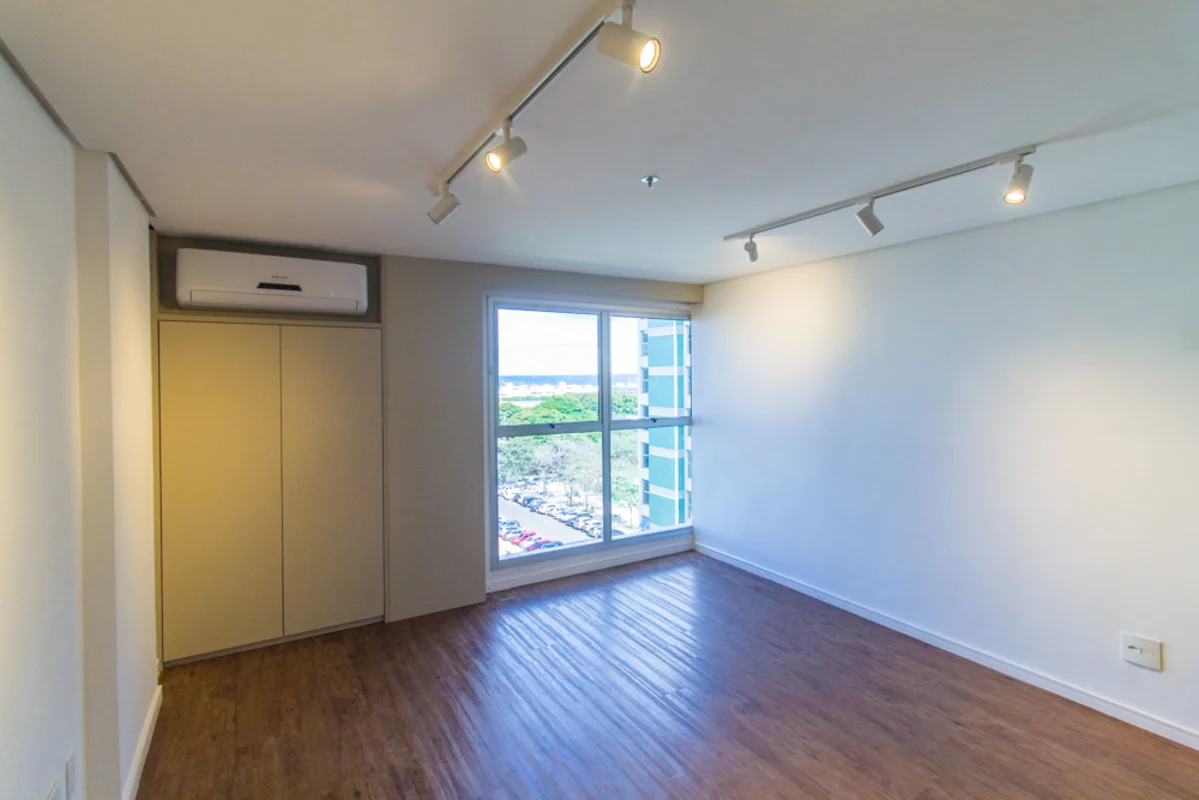 Ótima sala com 33,00m, com uma vaga de garagem no Ed. Multiempresarial, ótima lo...