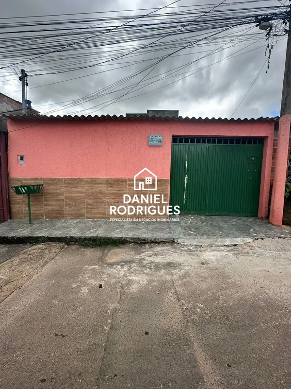 Vendo Casa na Samambaia QR 1033 São 3 Quartos sendo um suíte, Sala, Cozinha, Ban...