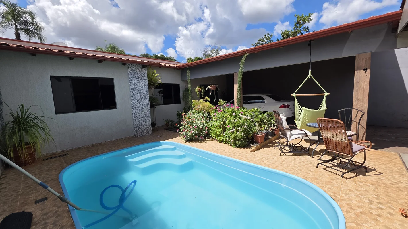 Ótima casa na Quadra 07 - Sobradinho/DF| 4 Quartos sendo 2 suítes | 3 Vagas | Ar...