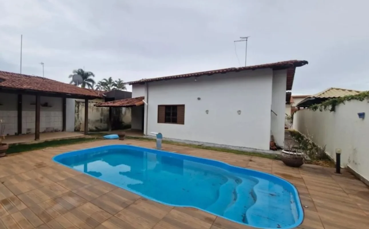 Solares imobiliária aluga essa casa na melhor localização do Jardim Botânico ao ...