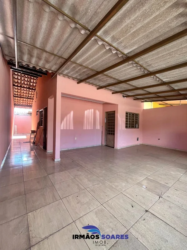 Casa toda na laje, com 2 quartos, sala ampla, banheiro social, cozinha, área de ...