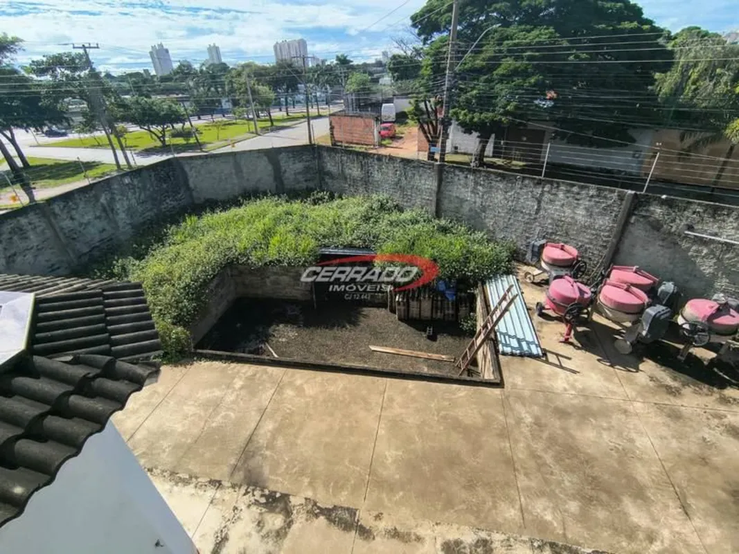 Sobrado de esquina com avendia , bem distribuido com sua área contruida 550 m² e...