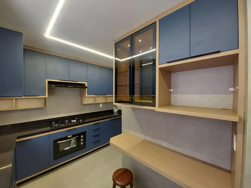 Apartamento de 139m² com 03 suítes plenas, escaninho e lavabo.Sala com varanda, ...
