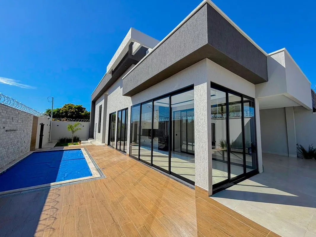 Casa de 202m² com 03 suítes (01 máster), banheiro social e sala com pé-direito d...