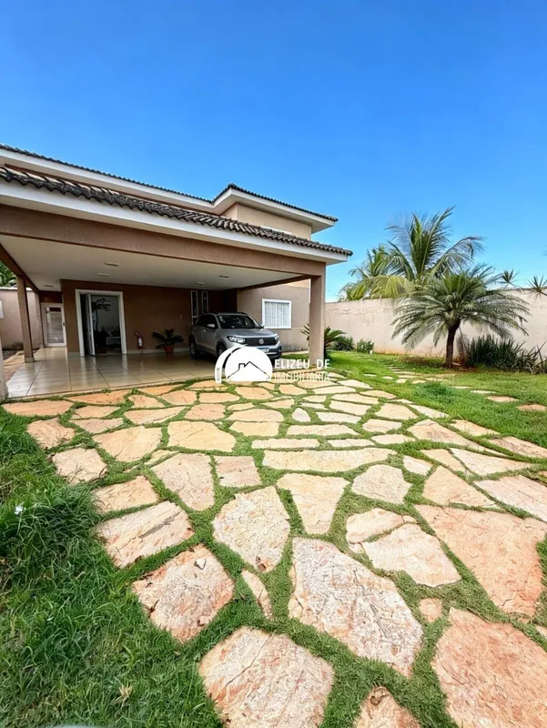 Elizeu DF Imobiliária vende Casa em Condomínio no Guará Park com 800m², composto...