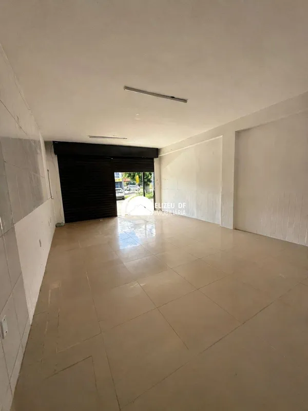 Elizeu DF Imobiliária aluga loja na QN 14B do Riacho Fundo II, composta por:OPOR...