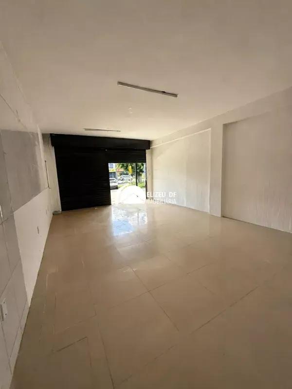 Elizeu DF Imobiliária aluga loja na QN 14B do Riacho Fundo II, composta por:OPOR...