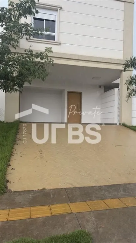 COD U-0030510 - Sobrado com piscina no Jardins Capri | Descrição: Residência em ...