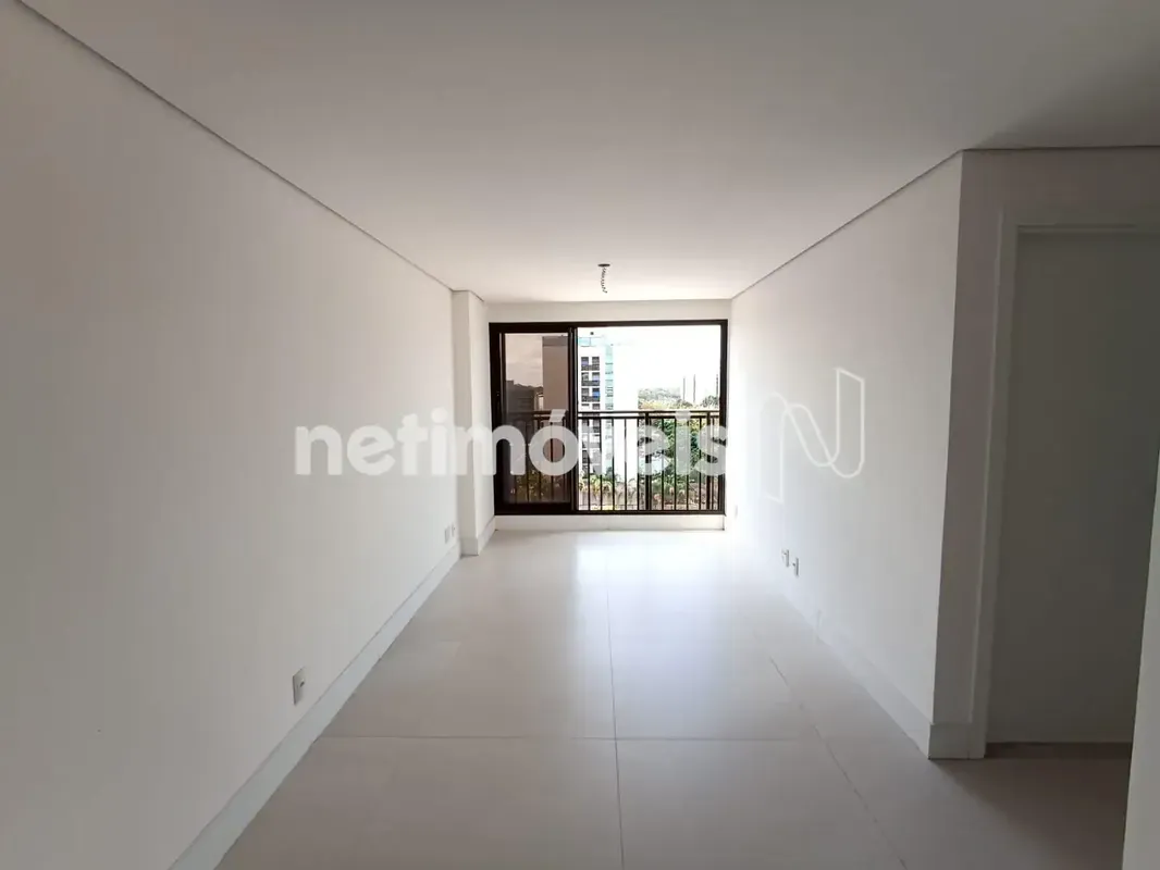 Apartamento reformado com vaga de garagem no Exclusive Park Sul. Localização:Loc...