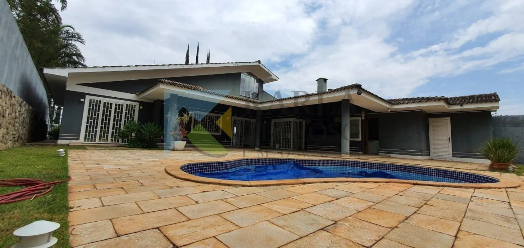 Aceita financiamento.Localizada na quadra mais NOBRE do Condomínio VILLE DE MONT...