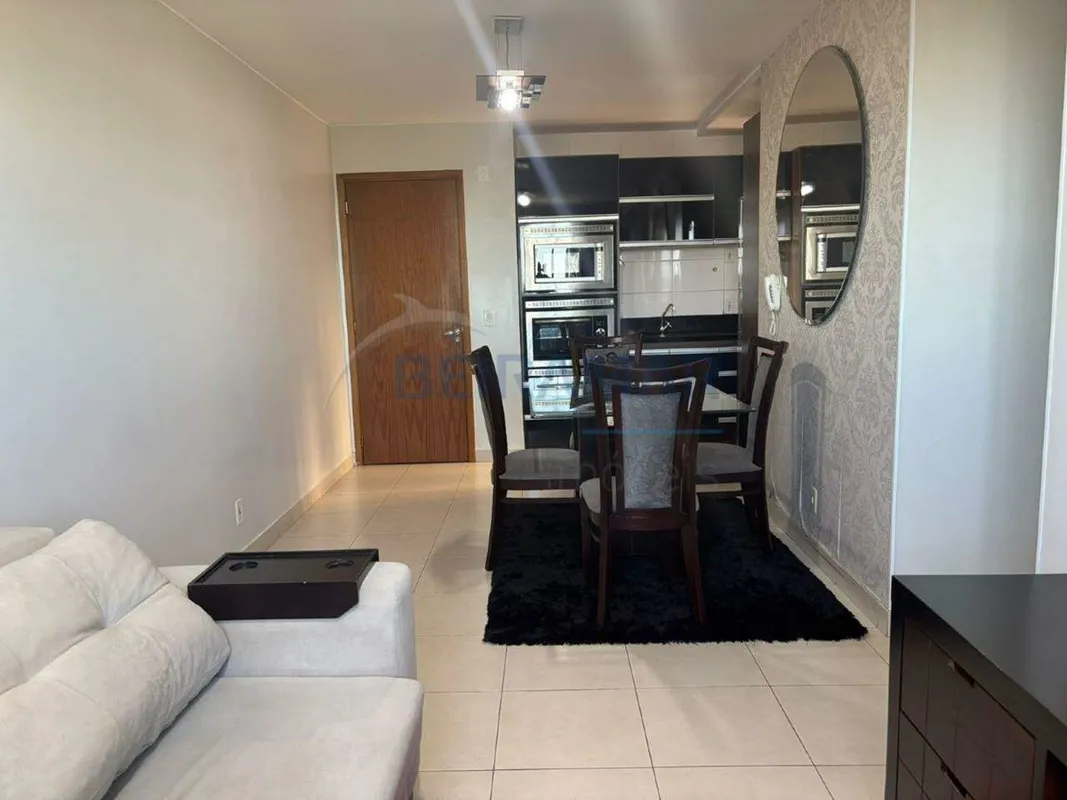 O imóvel conta com:- Sala mobiliada com sofá, mesa de jantar e painel de TV- Coz...