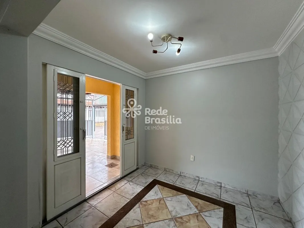 TH34975 - Qr 510 Samambaia, Casa 04 quartos, 189m². Agende sua visita! Térreo: a...