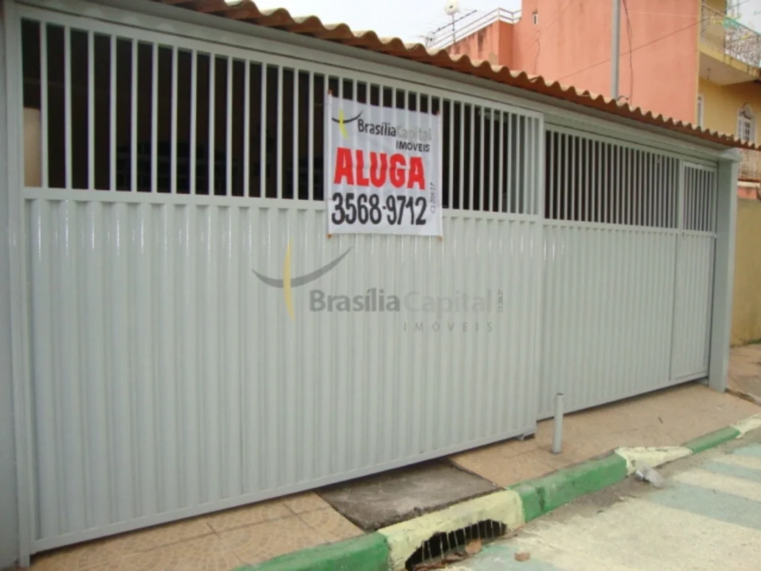 Excelente casa na Samambaia Sul- Sala ;- 03 quartos;- Banheiro de box de vidro t...