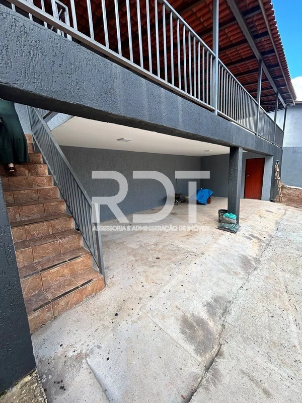 Excelente casa em condomínio fechado composta por:-sala- cozinha com 2 ambientes...