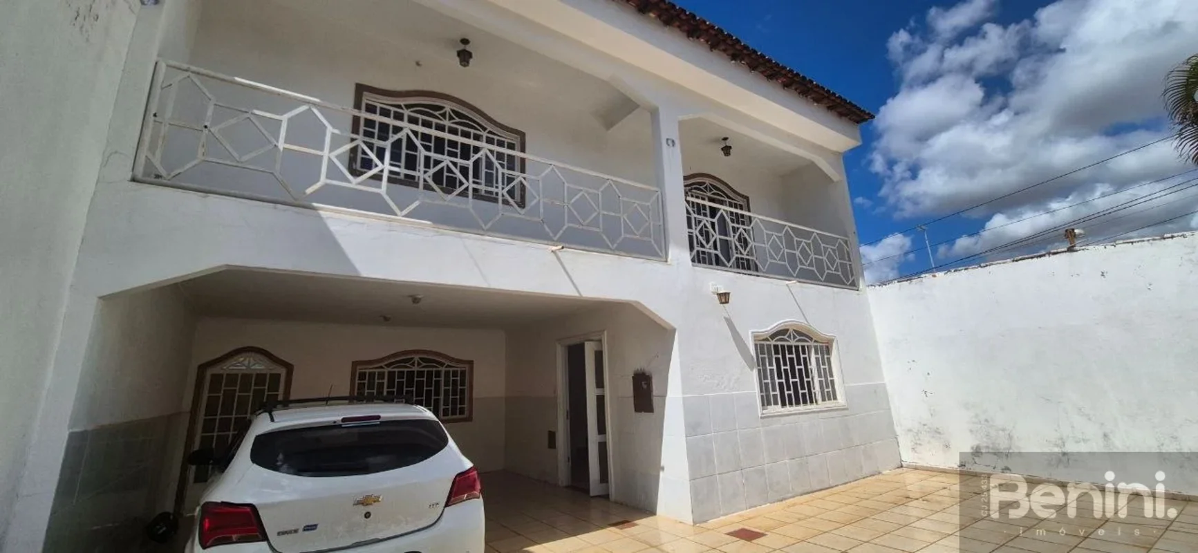 VENDO SOBRADO EMTAGUATINGA NORTE!**CASA COM FUNDOS****ÓTIMA LOCALIZAÇÃO**O IMÓVE...