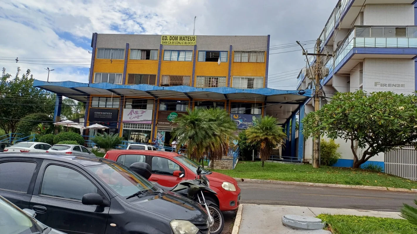 Kitnet com 30 M2, composta de sala, quarto e cozinha, Valor: R$ 1.340,00 Condomí...