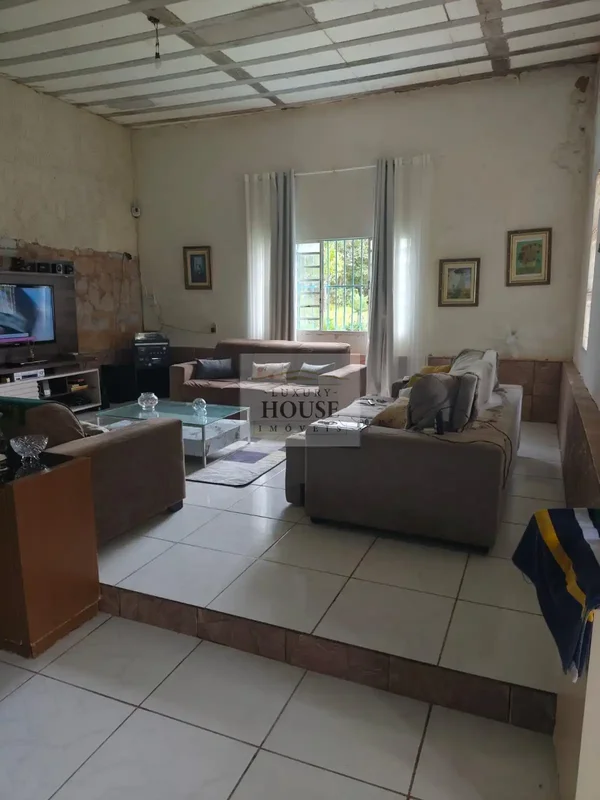 Situada na Quadra G, no bairro Quintas Itapuá, em CIDADE OCIDENTAL-GO, esta casa...