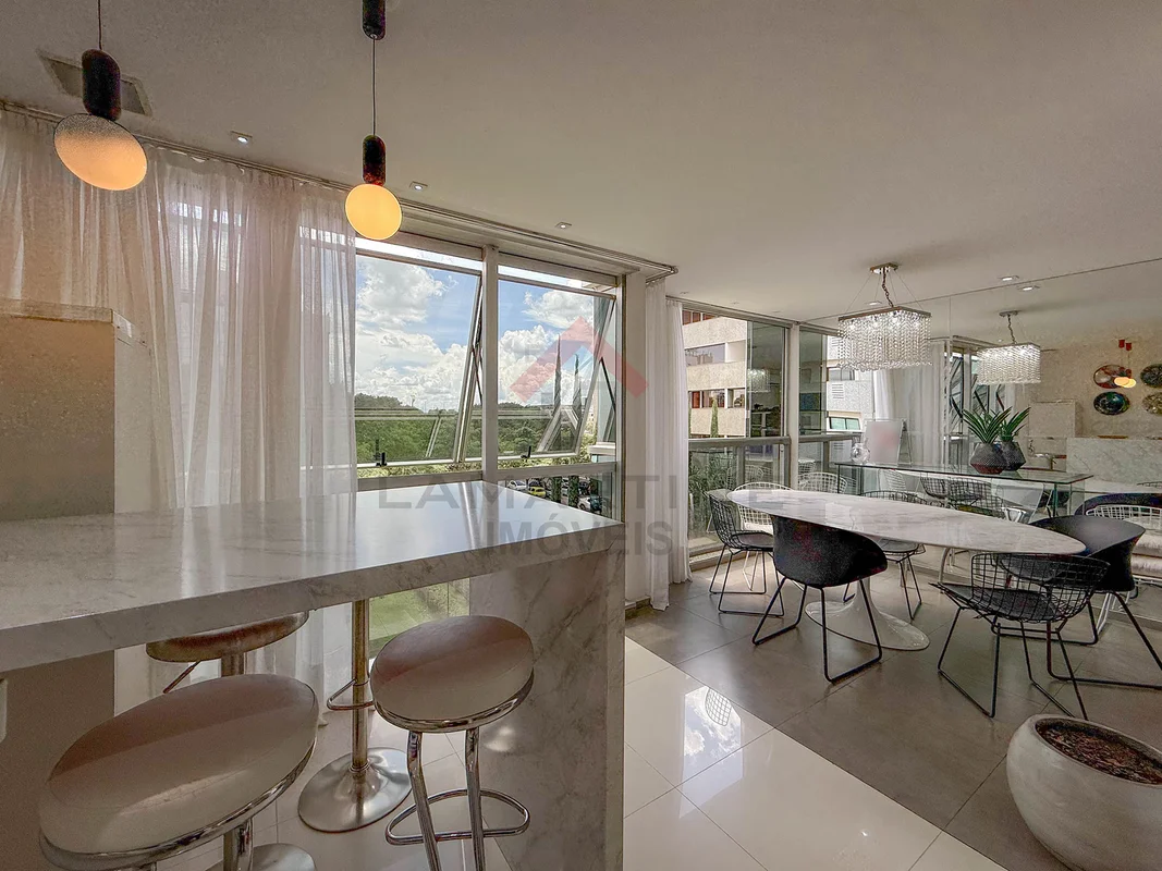 Apresentamos uma excelente oportunidade na valorizada SQSW 300, uma das quadras ...