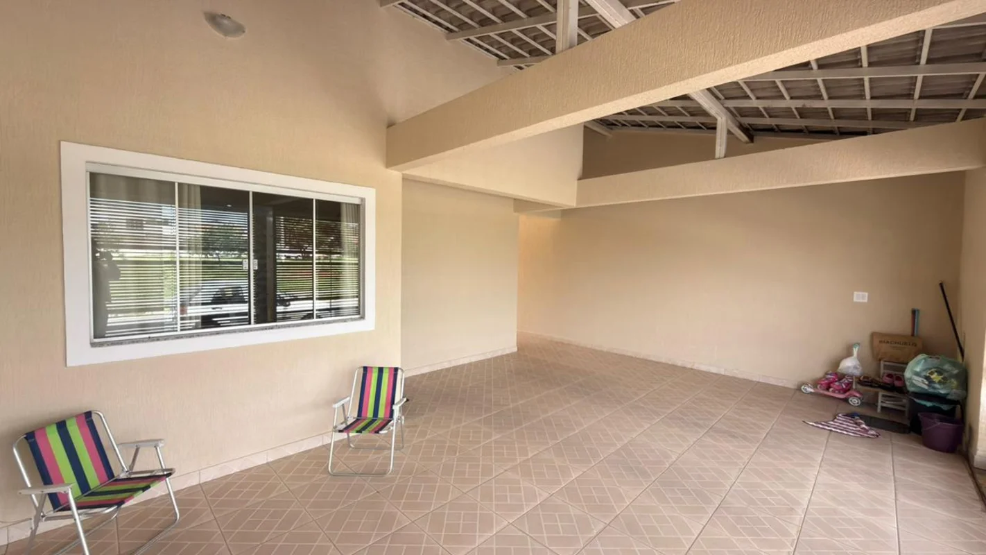 Casa moderna à venda no Riacho Fundo 2, com 112m² de terreno. O imóvel conta com...