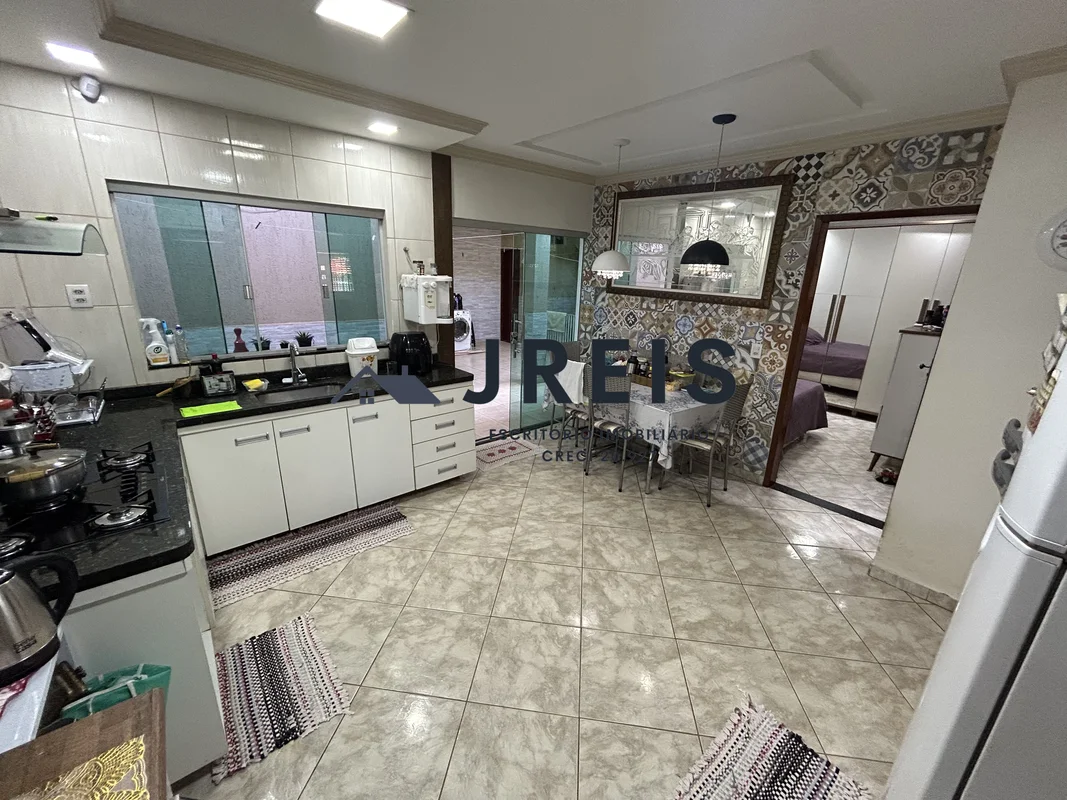 JREIS ESCRITÓRIO IMOBILIÁRIO -imóvel sendo:* 4 quartos sendo uma suíte;* Projeto...